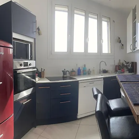 Rue La Fayette Homestay Paris