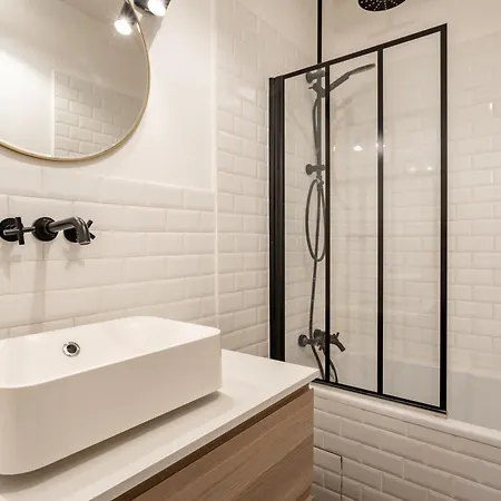 Montmartre // Lovely Flat For ! Paris