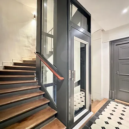 Saint-germain-des-pres Sumptuous