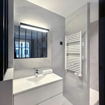 Saint-germain-des-pres Sumptuous Apartment *