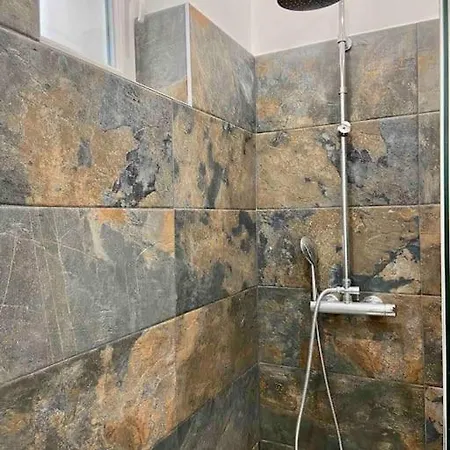 Un Petit Cocon En Plein Coeur Du 11eme Apartment