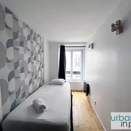 Apartment Urban Flat 89 - Charming 3 Bedroom Flat In *