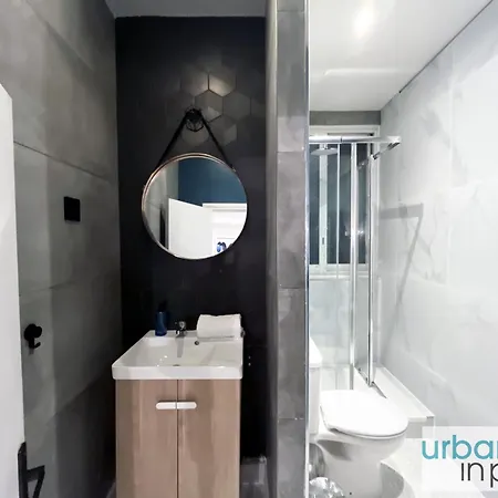 Urban Flat 89 - Charming 3 Bedroom Flat In *