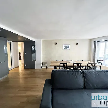 Apartment Urban Flat 89 - Charming 3 Bedroom Flat In *