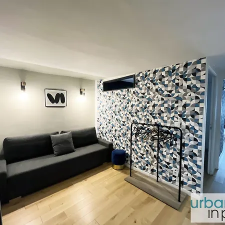 Urban Flat 89 - Charming 3 Bedroom Flat In Apartment