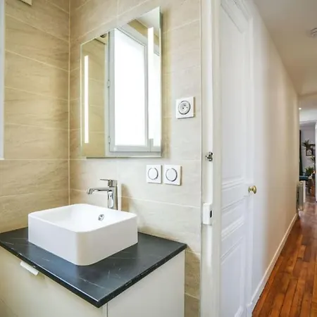 Apartment Tranquil Retreat In The 16th Arrondissement *