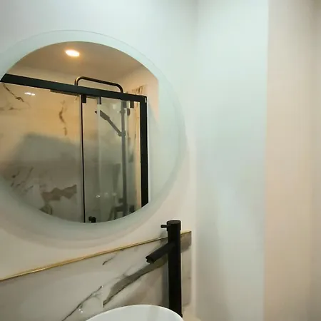 Le Twelve Hotel 3*