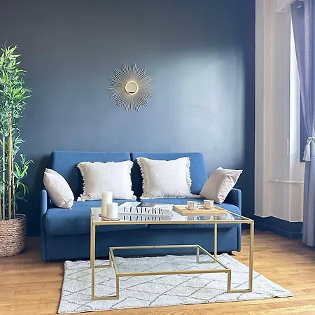 Stylish With A Balcony In Apartment Paris