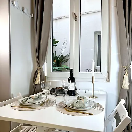 Stylish Studio Steps From Le Marais アパート *
