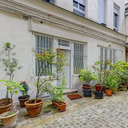 404 Charlotte - Superbe A Paris