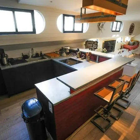 Riverside Barge At Issy 92130 Botel Paris