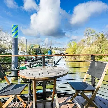 Riverside Barge At Issy 92130 Botel