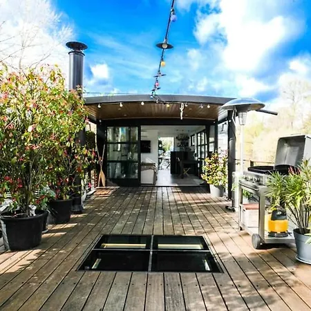 Botel Riverside Barge At Issy 92130 Paris