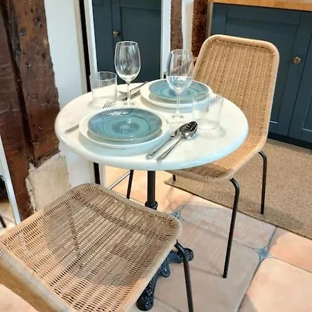 Cozy Marais Apartment Paris
