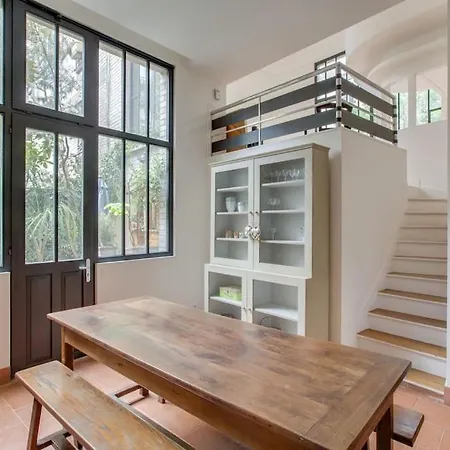 Elegance And Charm At Leandre Apartamento