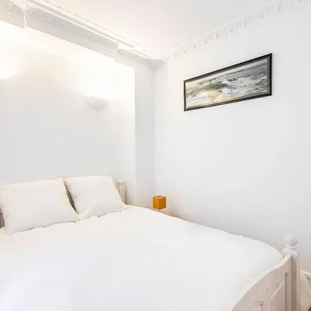 Guestready - Central Parisian Retreat Appartamento *