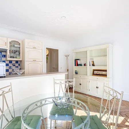 Guestready - Central Parisian Retreat Appartamento *