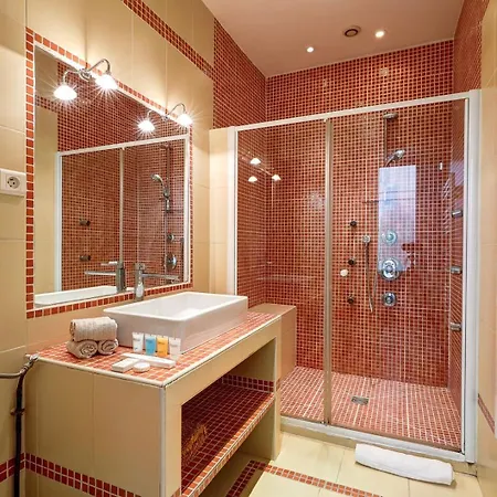 404 Charlotte - Superbe A Apartment *