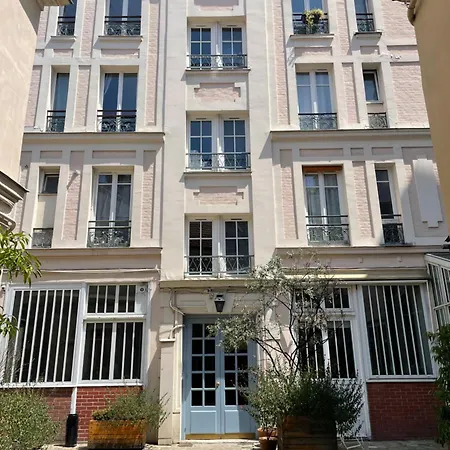 Apartment Triplex Refait A Neuf A Bastille Paris