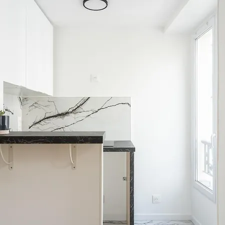 Bright Studio Near The Marais Paris
