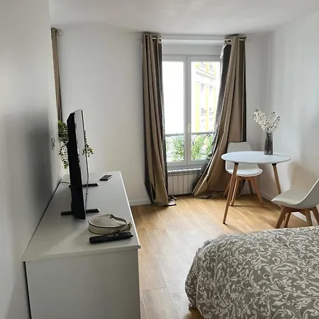 Bright Studio Near The Marais Apartment *