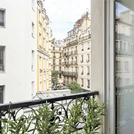 Bright Studio Near The Marais Paris