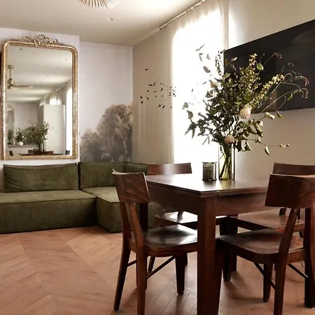 Eiffel Tower In Love Apartment *