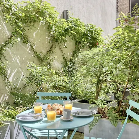 Les De Montmartre - Secret Courtyard * Παρίσι