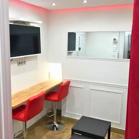 Pretty Flat In Apartment Paris