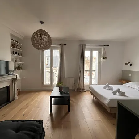 Anna In Apartment