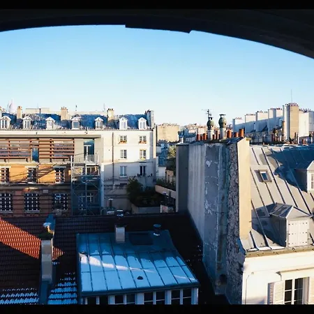 Vue Panoramique Sur Les Toits De *