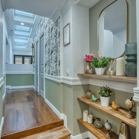 Elegant Triplex In - Ideal For 10 - Aircon 公寓 *