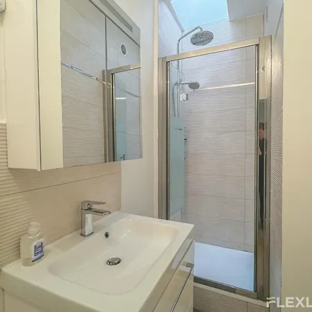 Flexliving - Onebedroom - Malesherbes - Eiffel Tower View Apartment
