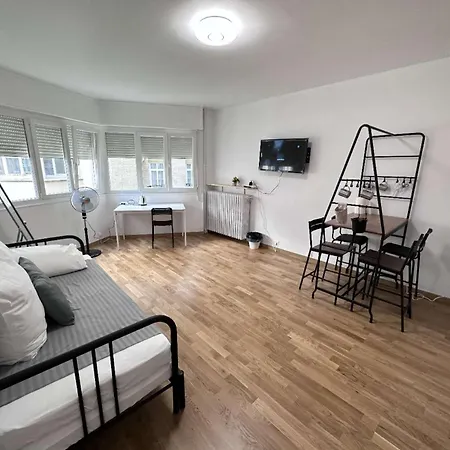 Homestay Mystery Base