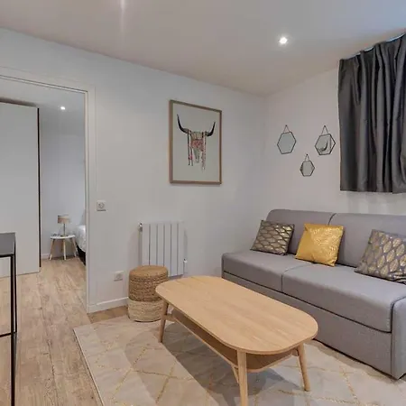 Apartment By Buttes Chaumont Park Parisian Freshness 12