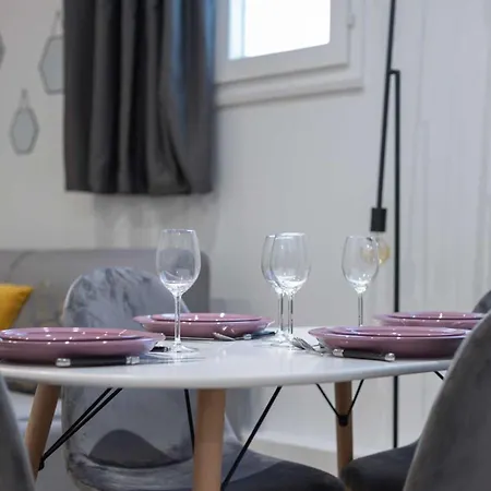 By Buttes Chaumont Park Parisian Freshness 12 Apartment *
