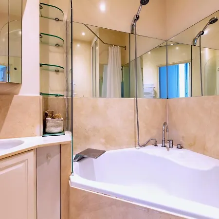 Apartment Charming French Style With Eiffel Tower View Prime Location Near Attractions Paris