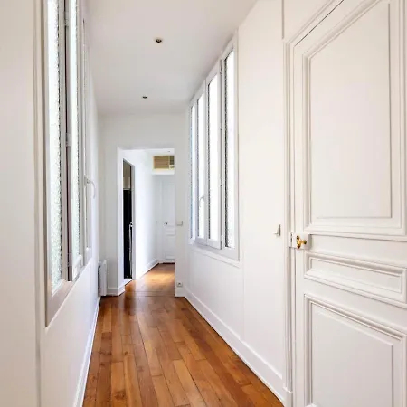 Charming French Style With Eiffel Tower View Prime Location Near Attractions Paris