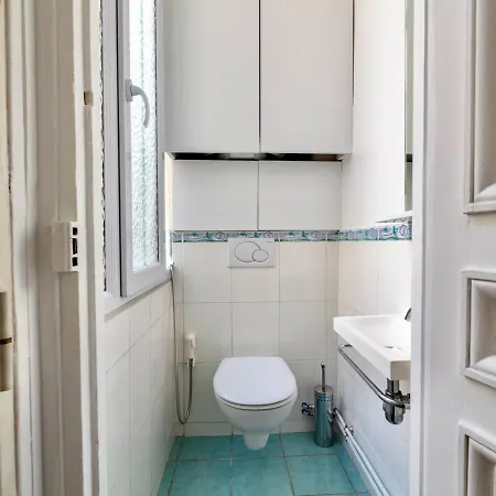 Apartment Charming French Style With Eiffel Tower View Prime Location Near Attractions