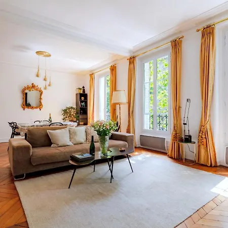 Apartment Charming French Style With Eiffel Tower View Prime Location Near Attractions *