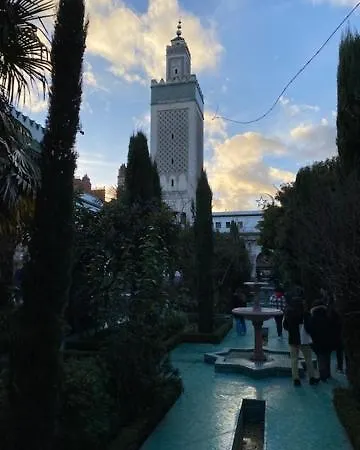 La Voisine D'emilie In Appartement Paris
