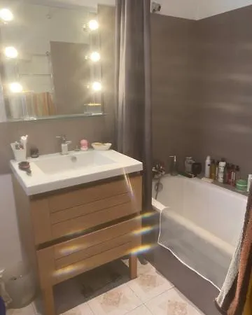 La Voisine D'emilie In Appartement Paris