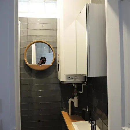 Private With Bathroom In Sunny Flat * Paris