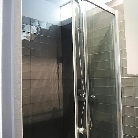 Homestay Private With Bathroom In Sunny Flat *
