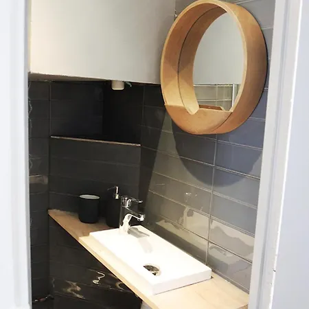 Private With Bathroom In Sunny Flat