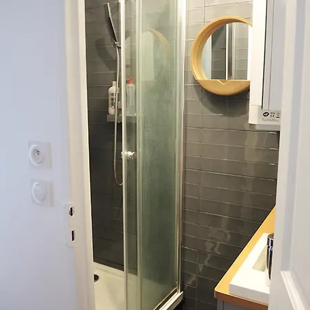 Private With Bathroom In Sunny Flat Homestay