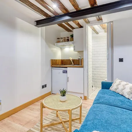 Studio Center Apartment Paris