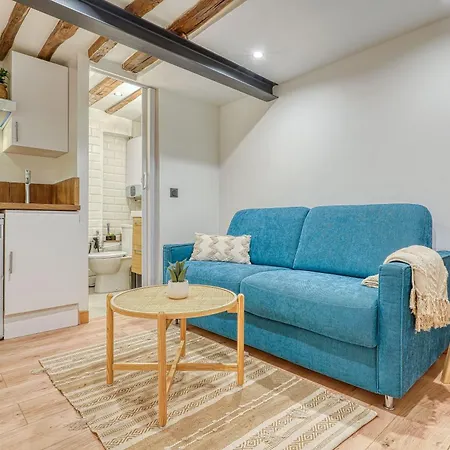 Studio Center Apartment Paris