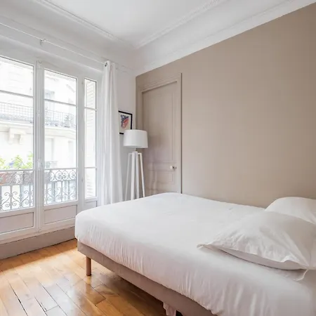 Veeve - Beauty Among The Bustle Apartment *