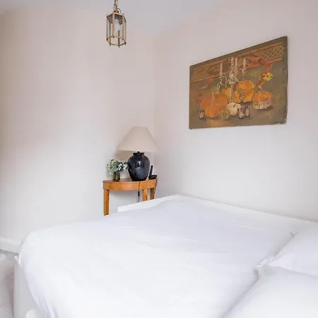 Veeve - Haussmannian Heights Apartment